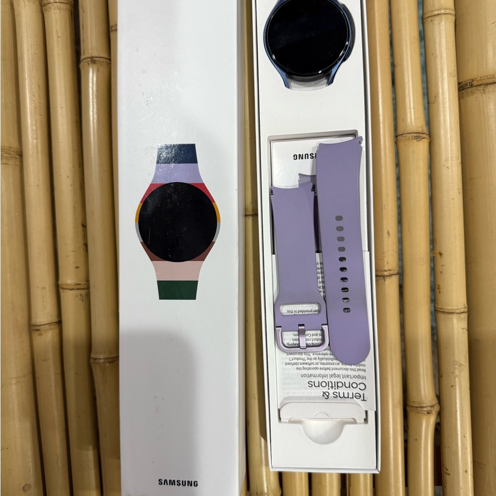 Samsung Galaxy Smartwatch 5 Sapphire with Purple Band